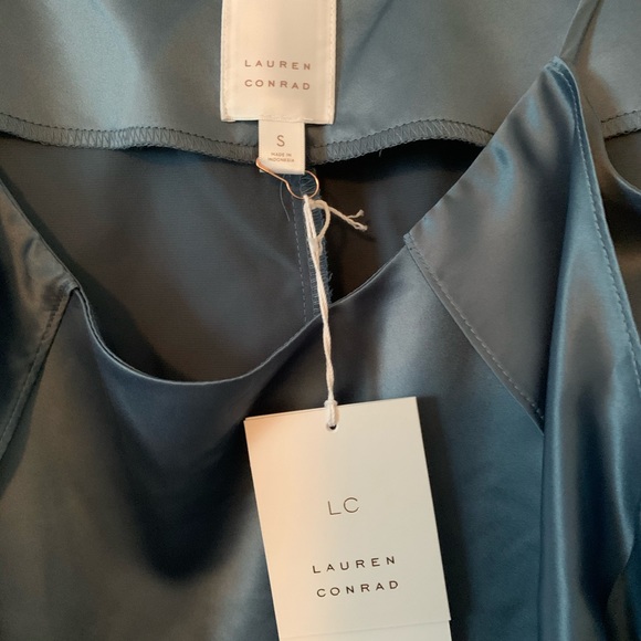 ⬇️LC Blue Cold Shoulder Satin Ruffle Top - Picture 6 of 8